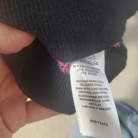 Sweater - Picture 5 of 6